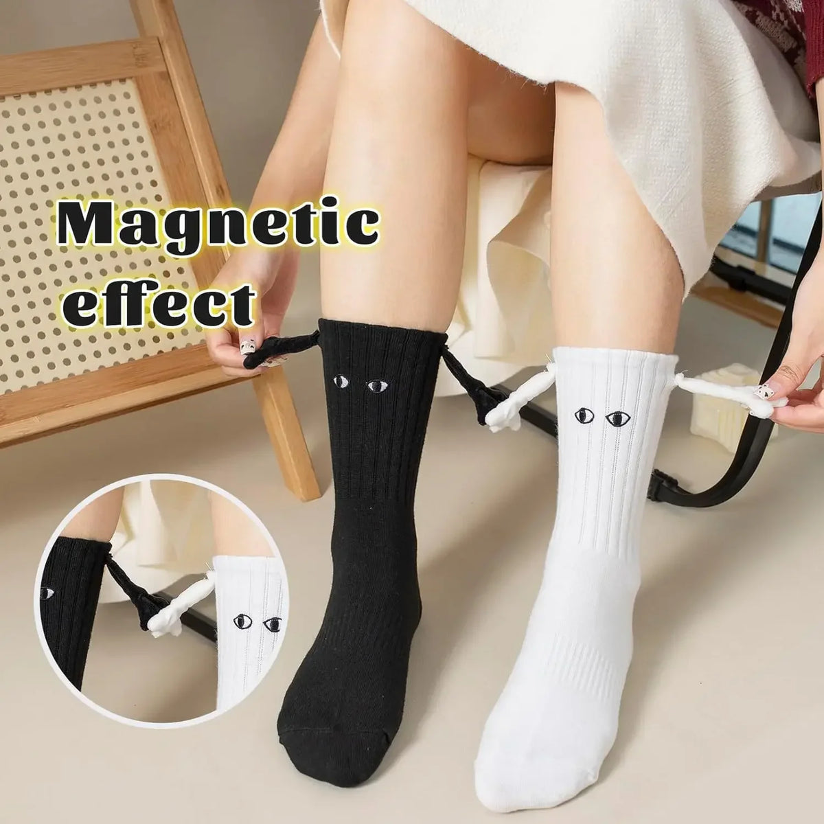 Magnetic Couple Socks – Cartoon Big Eyes Mid-Tube Knit Stockings Novelty Knit Socks Babs