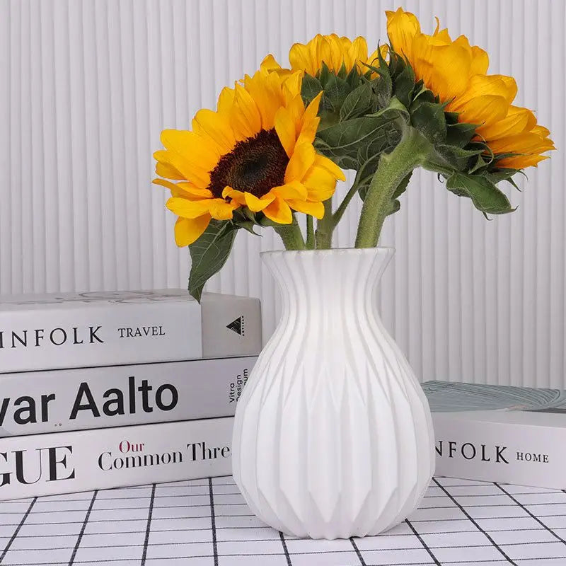 Nordic White Ceramic-Look Plastic Vase – Tabletop Flower Pot Decorative Vase Babs