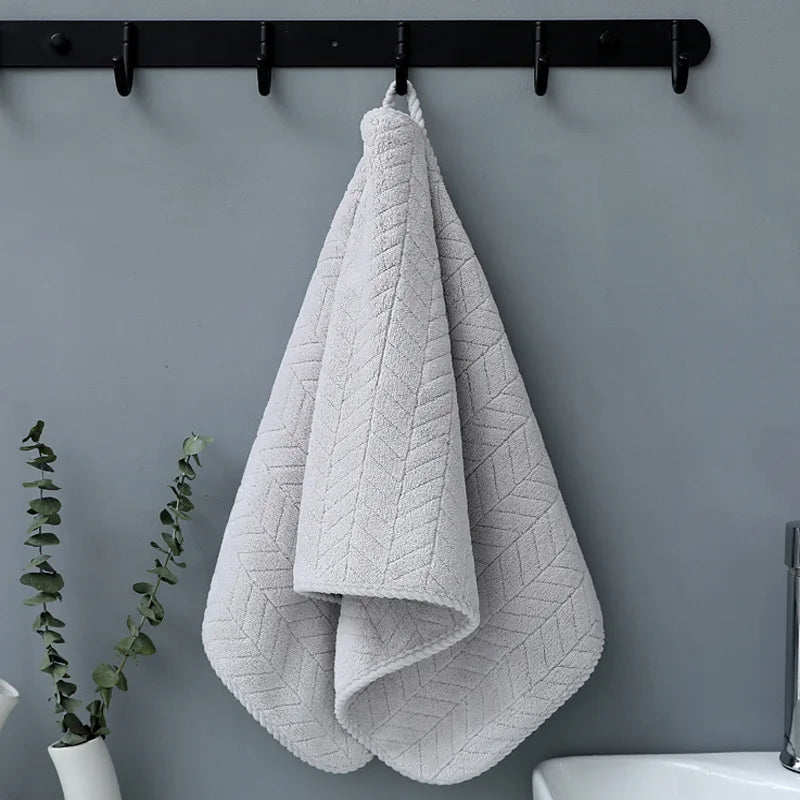 Coral Velvet Bath Towel – Soft, Quick-Dry & Highly Absorbent Bath Towel Babs Light grey