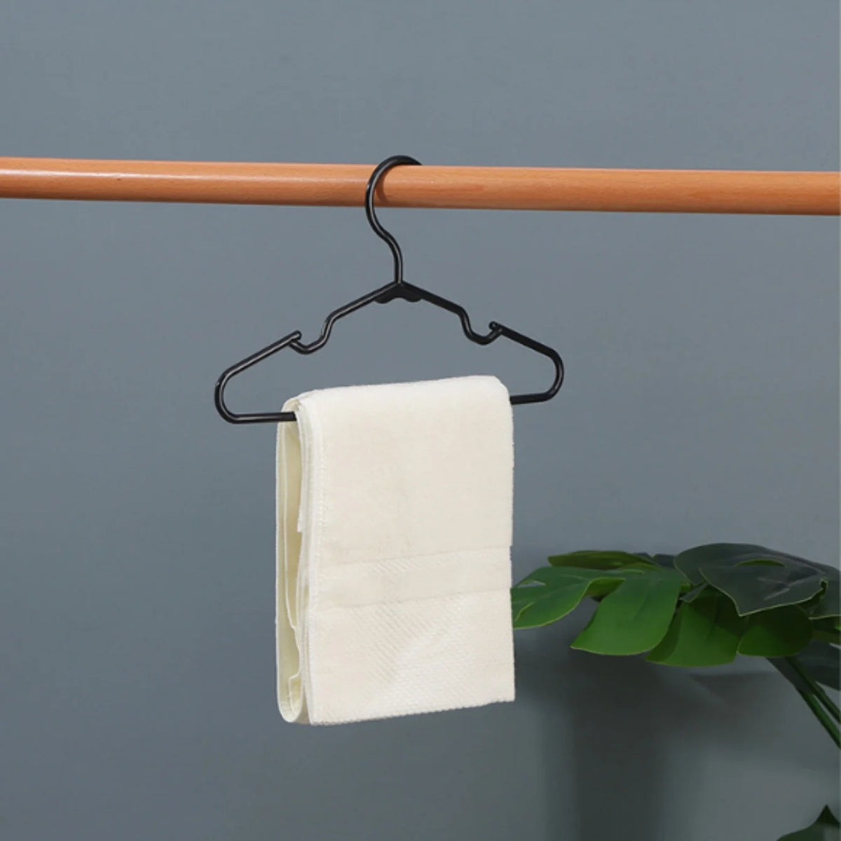 Non-Slip Kids Plastic Hangers 10/20 Pack – Infant & Child Kids Clothes Hangers Babs