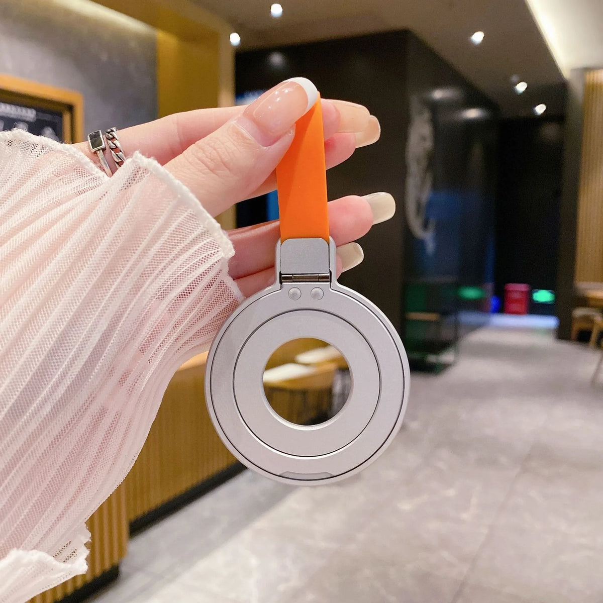 Ultra Thin Magnetic Phone Holder & Silicone Wristband Desk Stand Magnetic Phone Stand Babs Silver