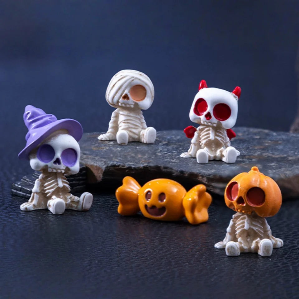 4-Piece Halloween Mini Figurines – Resin Pumpkins Ghosts Skulls Halloween Figurine Set Babs
