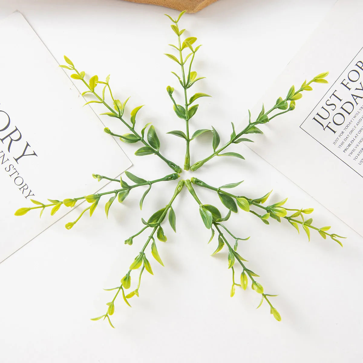 50pcs Artificial Plant Leaves for Wreaths, Wedding & Décor Artificial Leaves Babs Milky White
