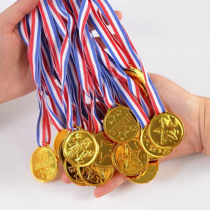 Gold Plastic Winner Medals & Trophies Kids Party Favors 5/10Pc Party Favor Medals Babs