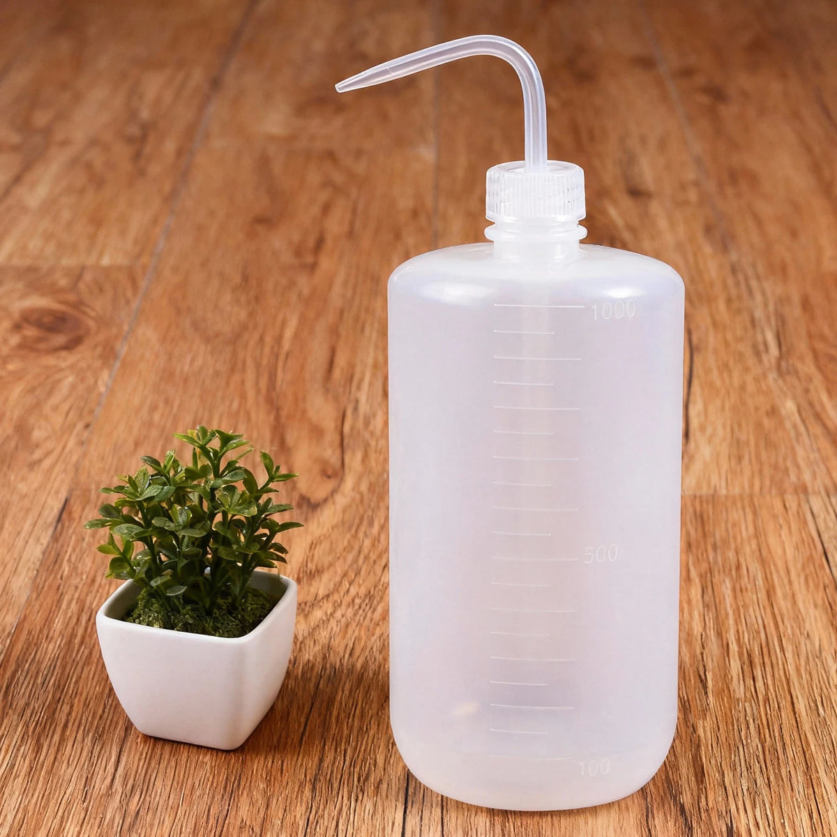 Plastic Squeeze Watering Bottle with Scale – 250/500/1000mL Squeeze Watering Bottle Babs