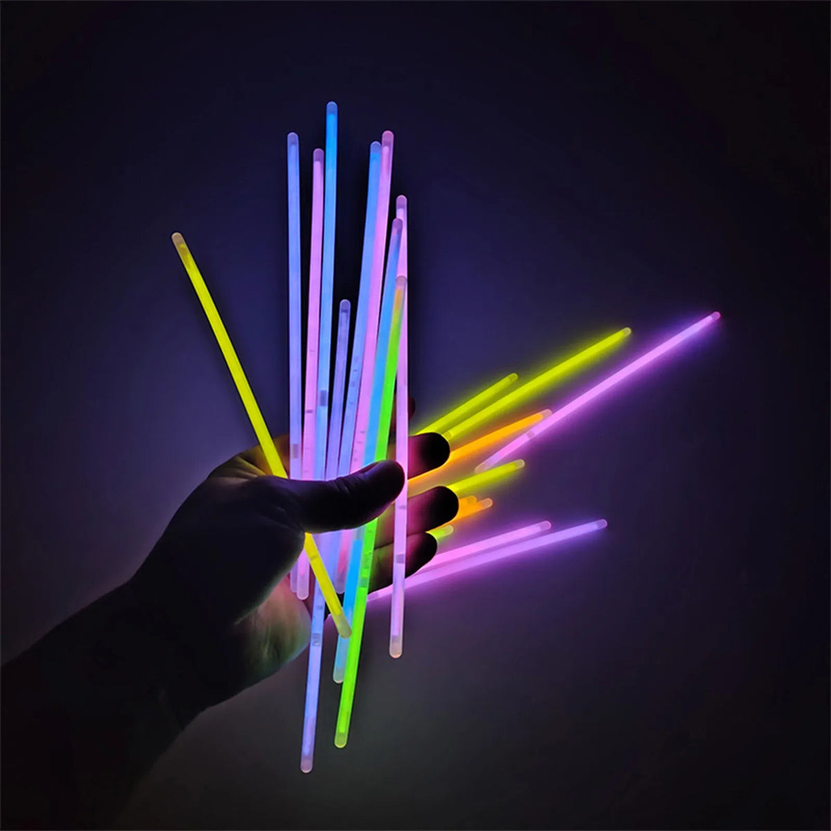 100 Pcs Glow Sticks – DIY Bracelets & Necklaces for Parties Glow Stick Set Babs