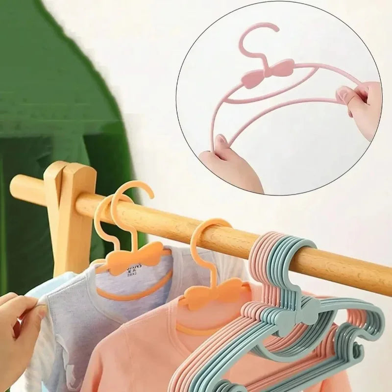 20pcs Kids Plastic Hangers – Children's Closet Organizer Children's Clothing Hangers Babs