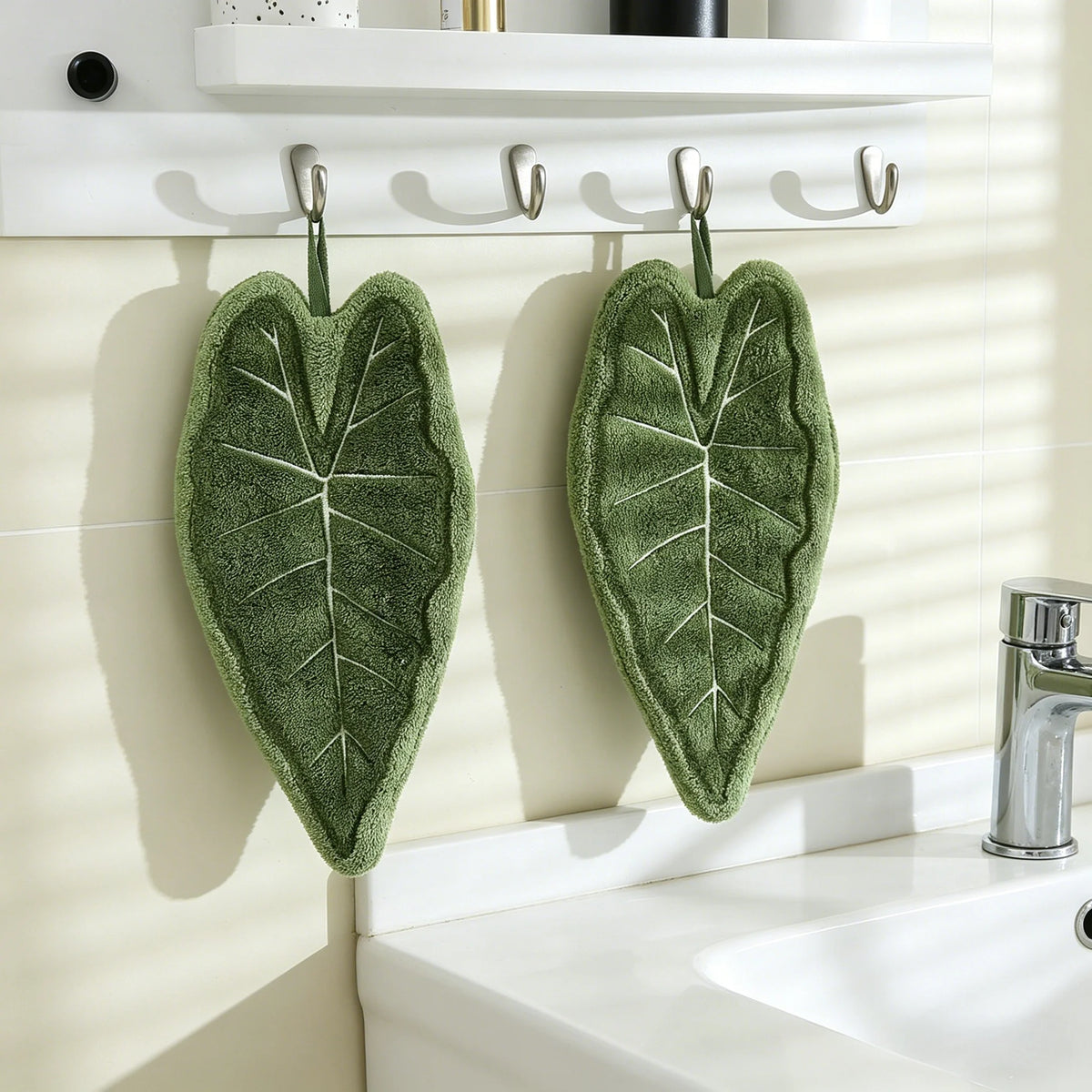 Leaf Shape Hand Towel – Thick Coral Velvet, Super Absorbent Decorative Hand Towel Babs