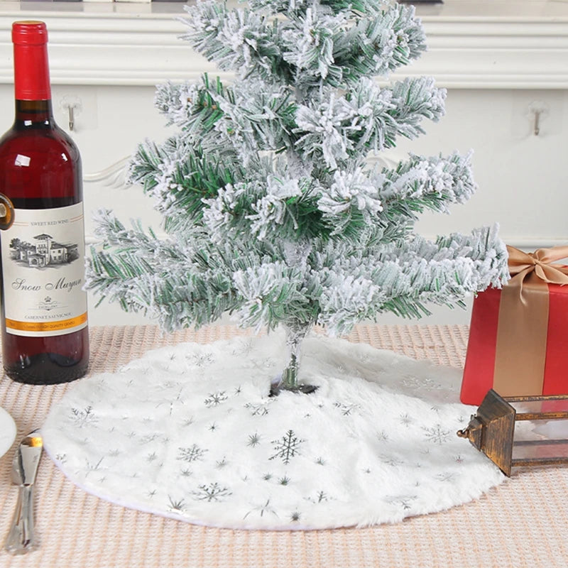 Mini 40cm Christmas Tree Skirt – White Snowflake Faux Fur Mat Christmas Tree Skirt Babs