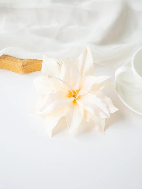 Silk Lily Artificial Flowers – Wedding, Home & Garden Décor Artificial Silk Flowers Babs Champagne 40 PCS