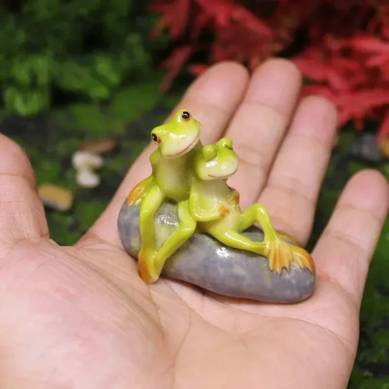 Cute Couple Frog Resin Ornaments – Garden & Fish Tank Decor Resin Decorative Figurine Babs