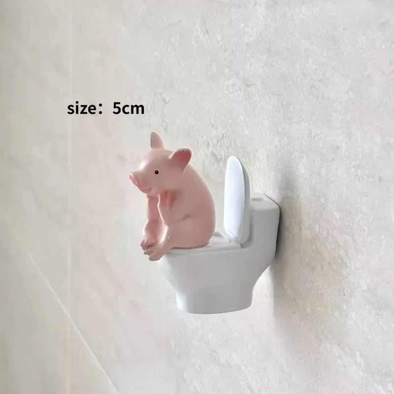 Cute Pig on Toilet Figurine – Funny Bathroom Desktop Decor Novelty Figurine Babs 1Pc
