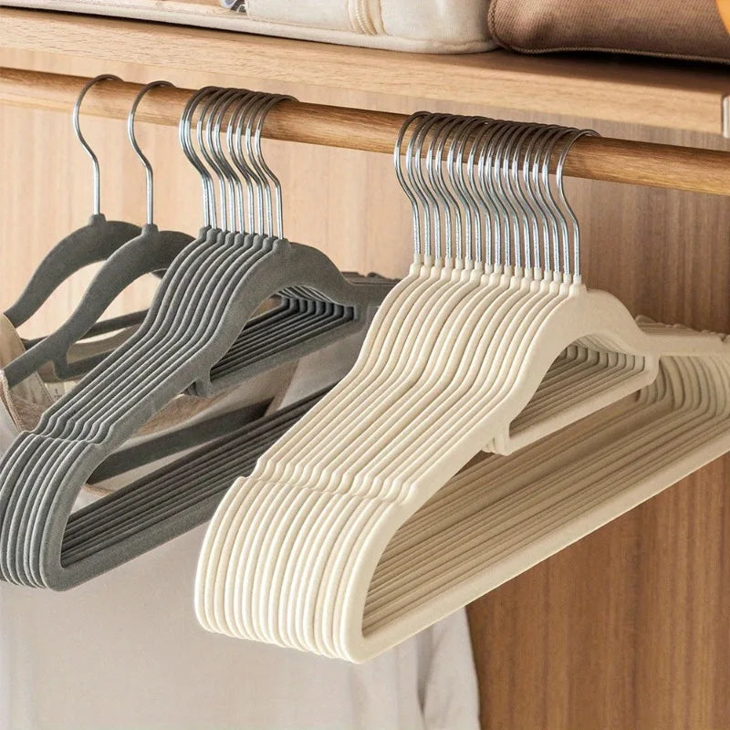 Premium Velvet Hangers 360° Hook, Non-Slip Space Saving Tie Bar Velvet Clothes Hangers Babs