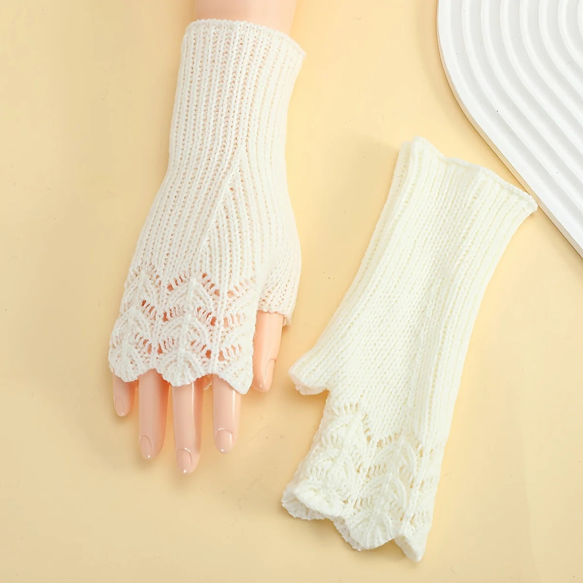Women's Fishnet Knit Gloves – Stylish Outdoor Winter Warmth Knit Fashion Gloves Babs WHITE One Size
