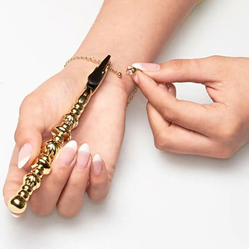 Bracelet Wearing Aid Clip – One-Hand Wristband Lock Helper Jewelry Wearing Aid Babs Gold