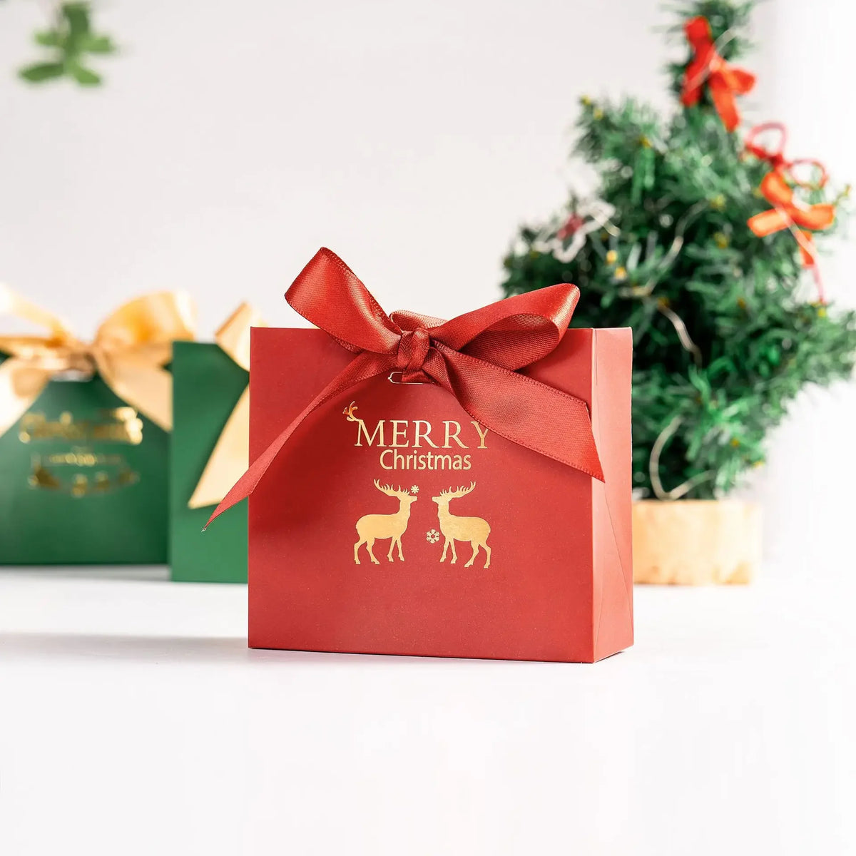 Mini Christmas Gift Bags Red Kraft Paper w/ Bow – Bulk Pack Kraft Paper Gift Bags Babs