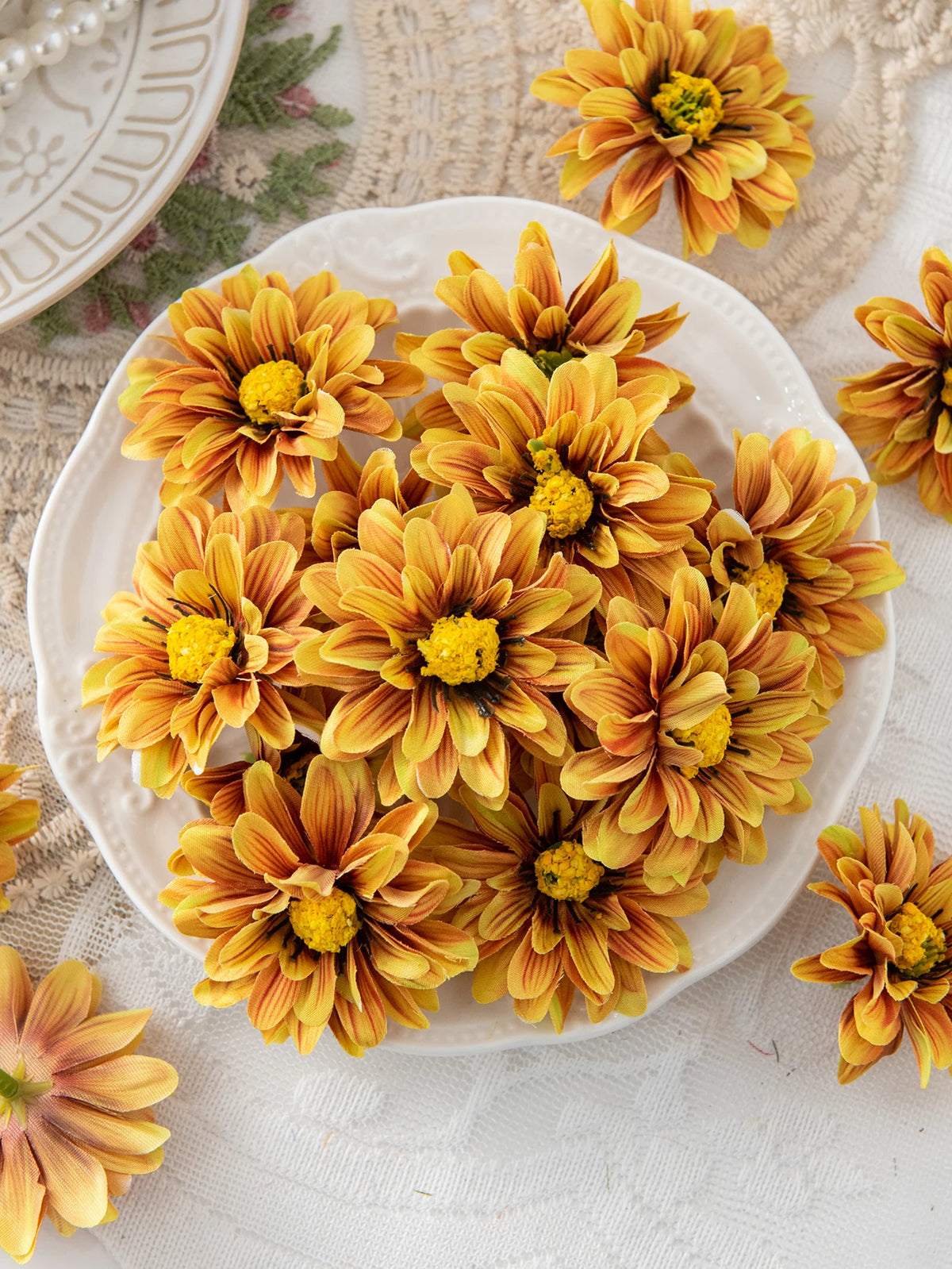 Small Daisy Artificial Silk Flowers 10/20 Pcs – Home & Wedding Artificial Silk Flowers Babs COLOR 1 20 PCS