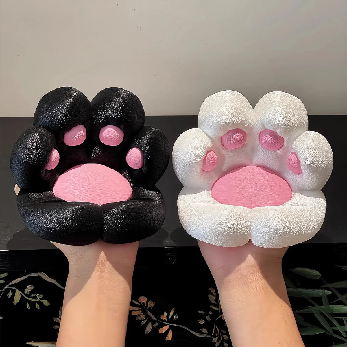 Cute Cat Paw Phone Stand – Creative Desktop Holder Phone Desk Stand Babs