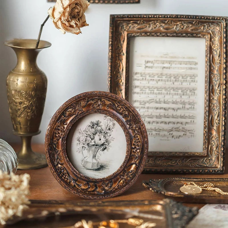 Retro Resin Photo Frame Figurine – Luxury Home Décor Ornament Decorative Figurine Babs