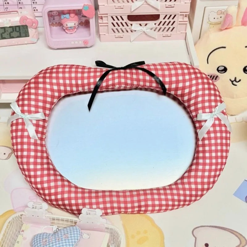 Apple-Shaped Decorative Mirror – Elegant Bedroom Wall Décor Decorative Wall Mirror Babs