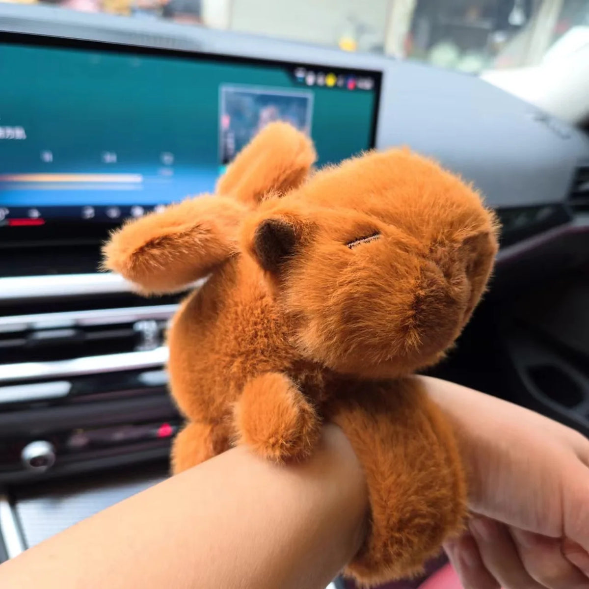 Capybara Dolphin Snap Bracelet Plush Doll – Vibrating Toy Plush Bracelet Doll Babs