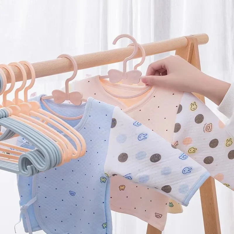 20pcs Kids Plastic Hangers – Children's Closet Organizer Children's Clothing Hangers Babs