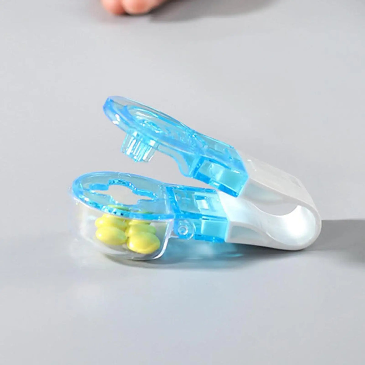 Portable No-Touch Pill Taker & Tablet Dispenser Tool Pill Dispenser Tool Babs