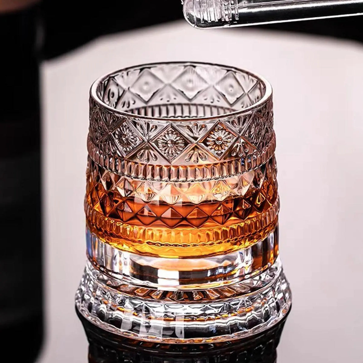 Rotating Crystal Whiskey Glass with Base | 360° Spin Crystal Whiskey Glass Babs