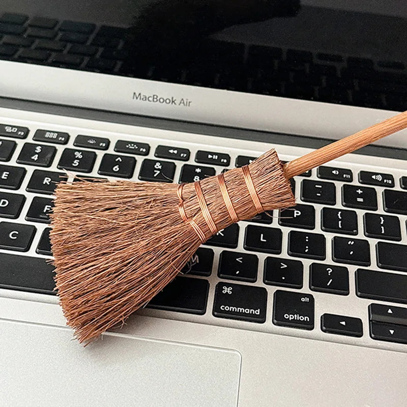 Mini Desktop Broom Brush – Keyboard Cleaner & Halloween Decor Decorative Cleaning Brush Babs