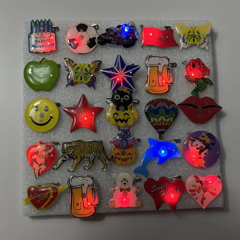 25pcs LED Flashing Brooch Pins – Glow Party Badges Kids Adults LED Party Badge Set Babs