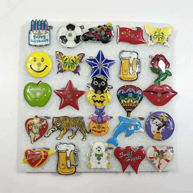 25pcs LED Flashing Brooch Pins – Glow Party Badges Kids Adults LED Party Badge Set Babs light green