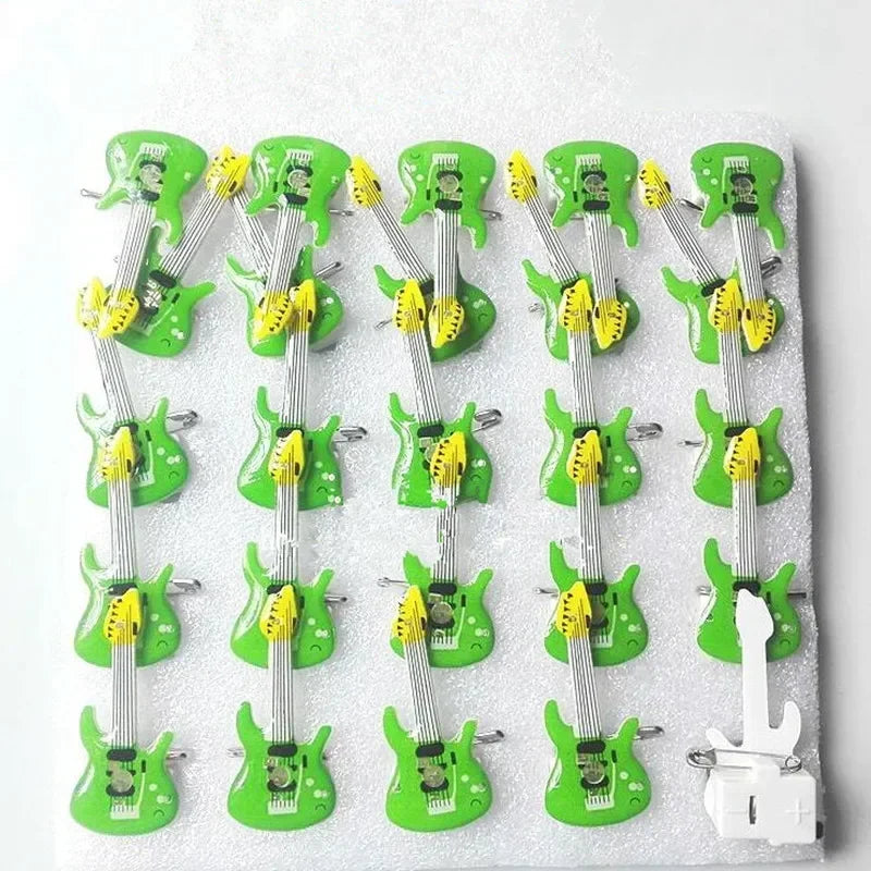 Guitar LED Flashing Brooch Pin – Light-Up Glow Badge Party Accessory LED Brooch Pin Babs green
