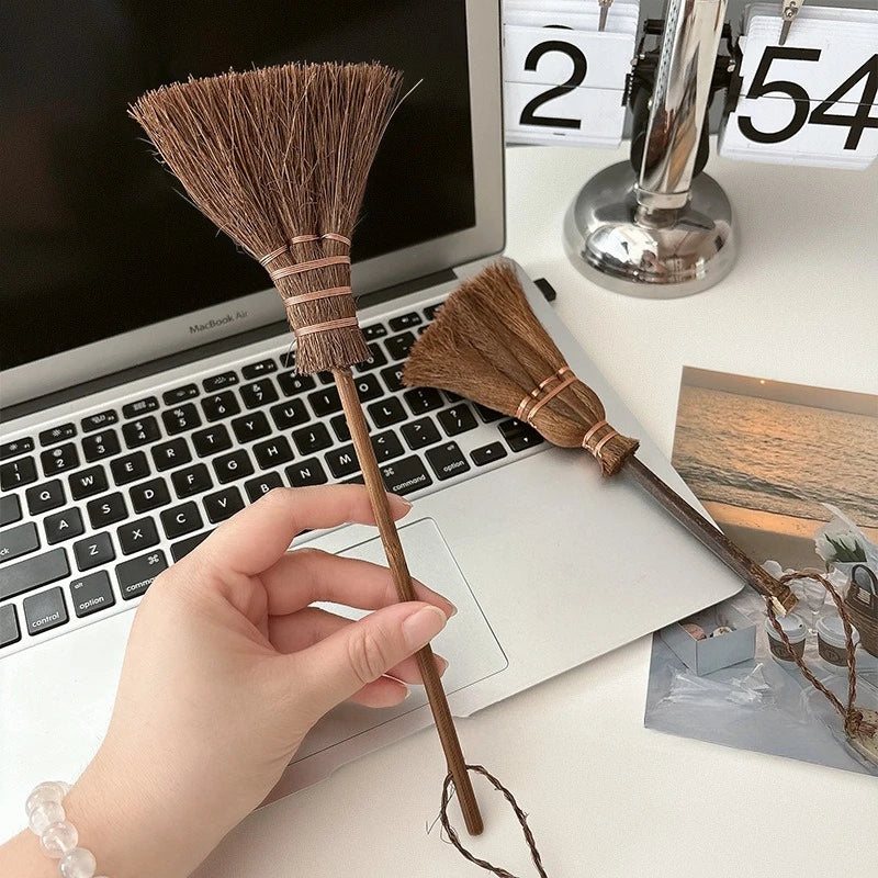 Mini Desktop Broom Brush – Keyboard Cleaner & Halloween Decor Decorative Cleaning Brush Babs