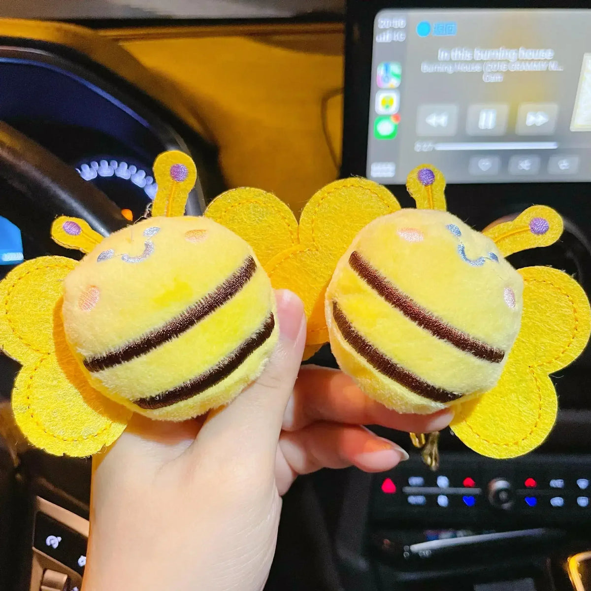 Cute Plush Bee Keychain – Soft Doll Pendant for Bags & Keys Plush Keychain Charm Babs
