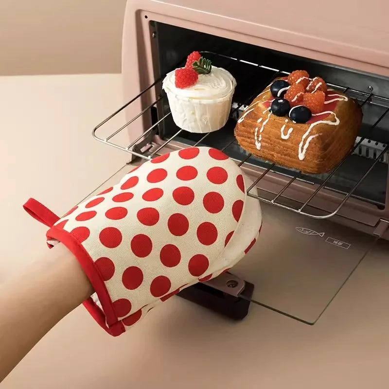 Polka Dot Oven Mitts – Heat-Resistant Thick Cotton Baking Gloves Oven Mitts Babs