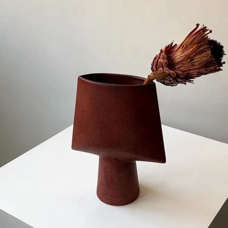Modern Resin Vase – Elegant Luxury Table Décor | Black & Red Decorative Vase Babs