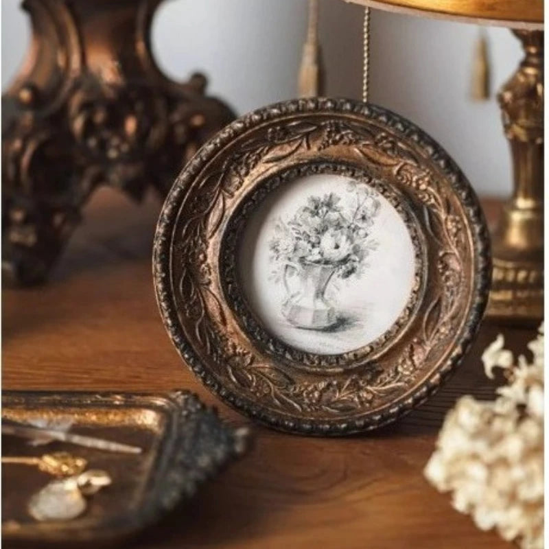 Retro Resin Photo Frame Figurine – Luxury Home Décor Ornament Decorative Figurine Babs