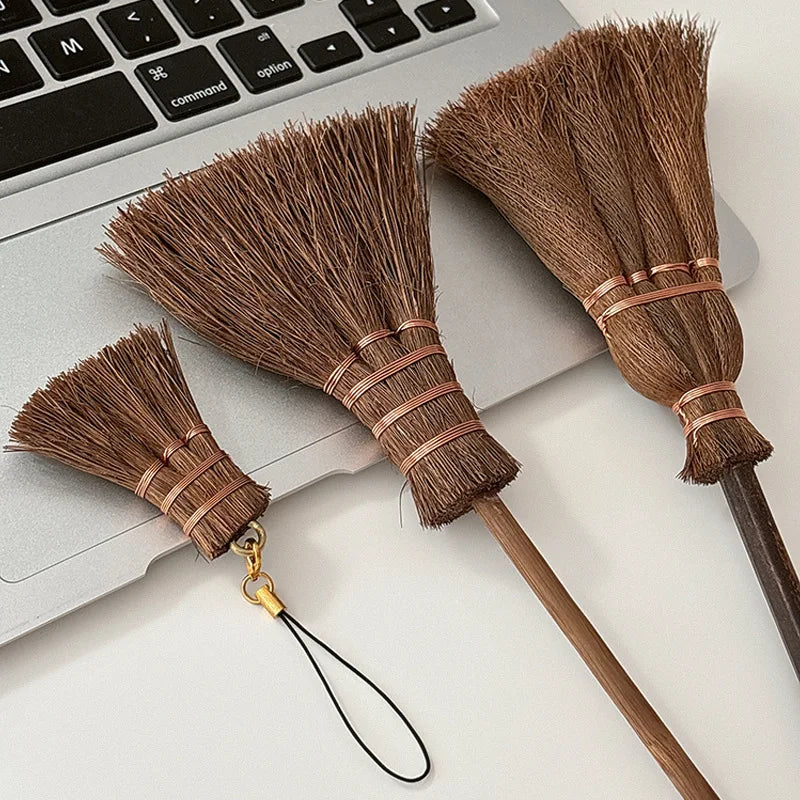 Mini Desktop Broom Brush – Keyboard Cleaner & Halloween Decor Decorative Cleaning Brush Babs