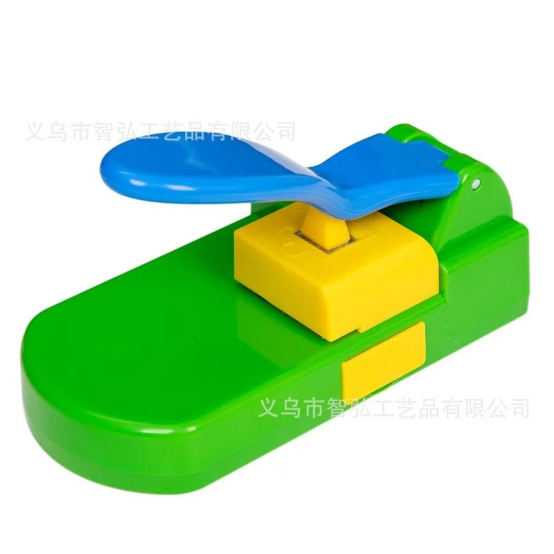 DIY Jigsaw Punch Machine with 10 Cardboard Pieces – Creative Kit Jigsaw Craft Tool Babs GREEN
