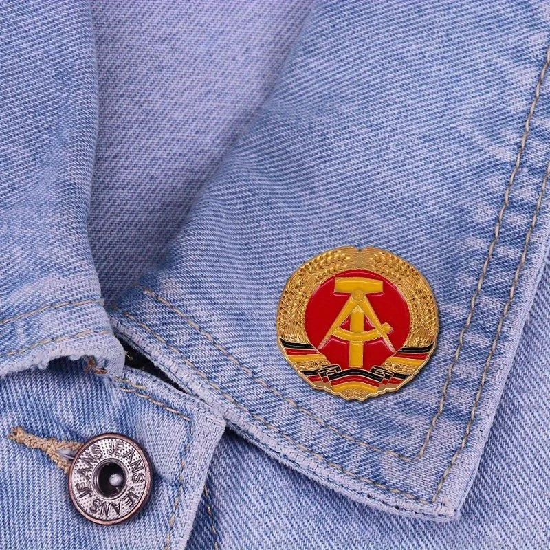 East Germany Flag Lapel Pin – GDR National Flag Brooch Badge Flag Lapel Pin Babs