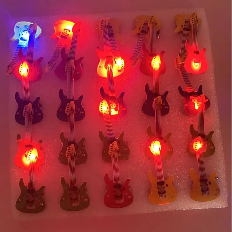 25pcs LED Flashing Brooch Pins – Glow Party Badges Kids Adults LED Party Badge Set Babs