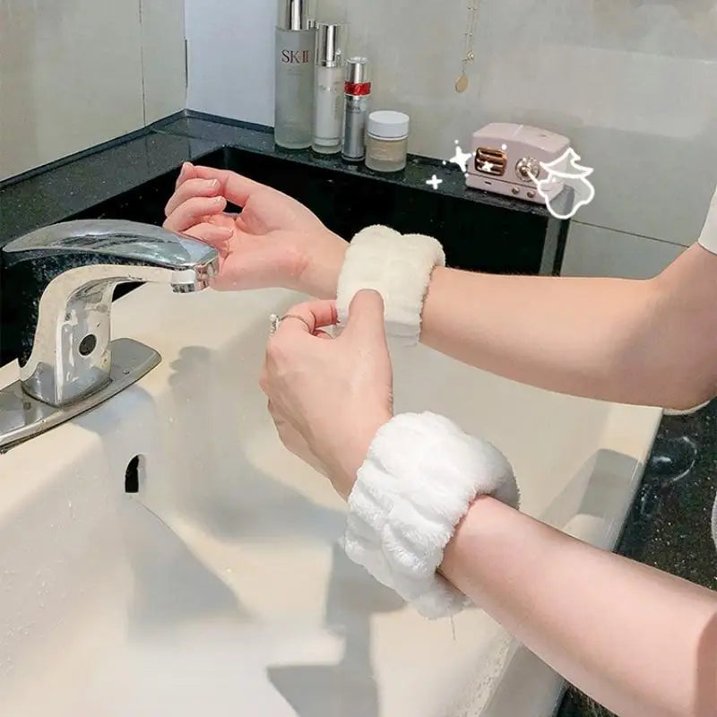 2-Pack Microfiber Face Wash Wrist Straps – Absorbent & Reusable Skincare Wrist Strap Babs